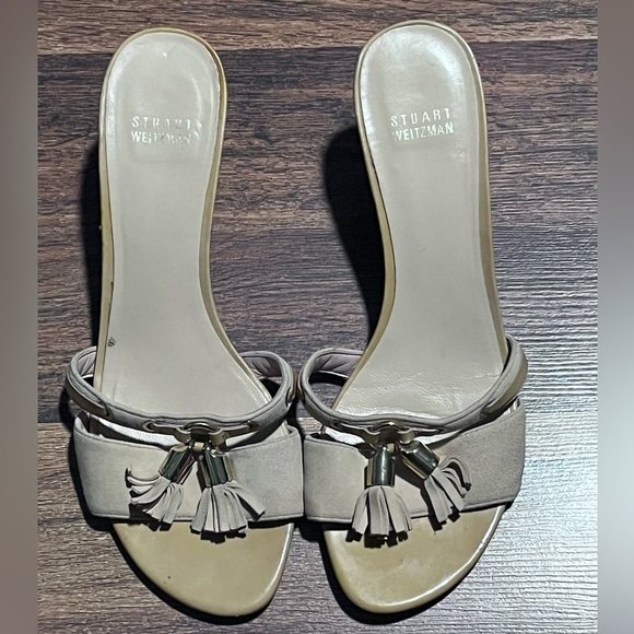 STUART WEITZMAN Tan Suede Patent Leather Tassel Kitten Heel Sandals Mules 9M - Picture 2 of 4
